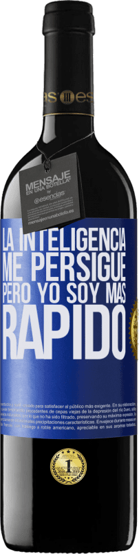 39,95 € Envío gratis | Vino Tinto Edición RED MBE Reserva La inteligencia me persigue, pero yo soy más rápido Etiqueta Azul. Etiqueta personalizable Reserva 12 Meses Cosecha 2015 Tempranillo