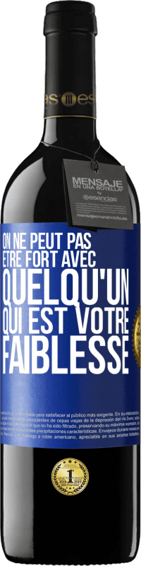 39,95 € Envoi gratuit | Vin rouge Édition RED MBE Réserve On ne peut pas être fort avec quelqu'un qui est votre faiblesse Étiquette Bleue. Étiquette personnalisable Réserve 12 Mois Récolte 2016 Tempranillo