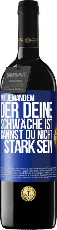 39,95 € Kostenloser Versand | Rotwein RED Ausgabe MBE Reserve Mit jemandem, der deine Schwäche ist, kannst du nicht stark sein Blaue Markierung. Anpassbares Etikett Reserve 12 Monate Ernte 2016 Tempranillo