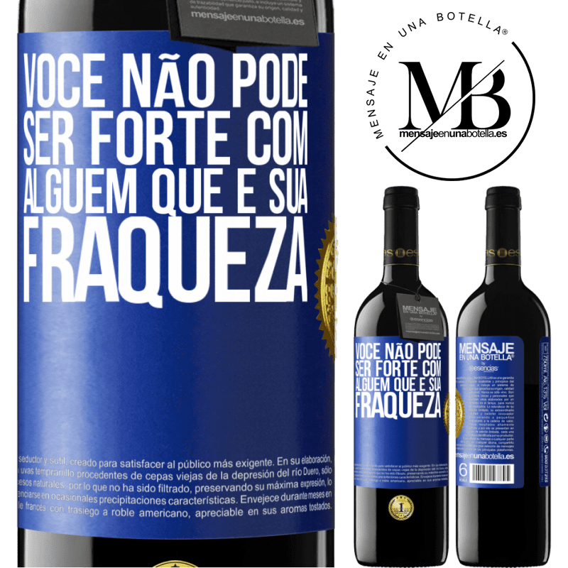 39,95 € Envio grátis | Vinho tinto Edição RED MBE Reserva Você não pode ser forte com alguém que é sua fraqueza Etiqueta Azul. Etiqueta personalizável Reserva 12 Meses Colheita 2015 Tempranillo