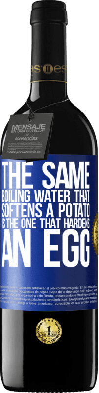 39,95 € | Красное вино Издание RED MBE Бронировать Та же самая кипящая вода, которая смягчает картофель, - та, которая укрепляет яйцо Синяя метка. Настраиваемая этикетка Бронировать 12 Месяцы Урожай 2014 Tempranillo