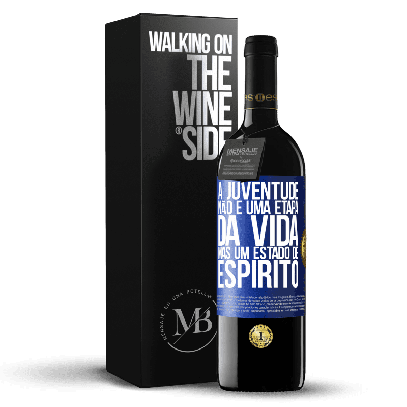 39,95 € Envio grátis | Vinho tinto Edição RED MBE Reserva A juventude não é uma etapa da vida, mas um estado de espírito Etiqueta Azul. Etiqueta personalizável Reserva 12 Meses Colheita 2015 Tempranillo