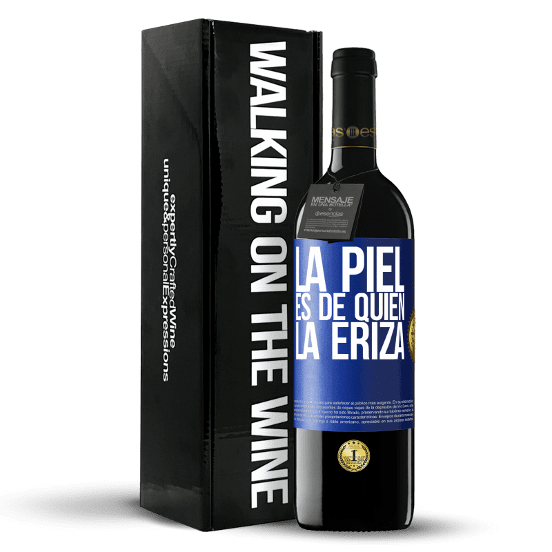 39,95 € Envío gratis | Vino Tinto Edición RED MBE Reserva La piel es de quien la eriza Etiqueta Azul. Etiqueta personalizable Reserva 12 Meses Cosecha 2015 Tempranillo