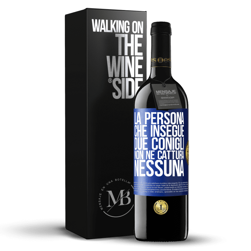 39,95 € Spedizione Gratuita | Vino rosso Edizione RED MBE Riserva La persona che insegue due conigli non ne cattura nessuna Etichetta Blu. Etichetta personalizzabile Riserva 12 Mesi Raccogliere 2015 Tempranillo