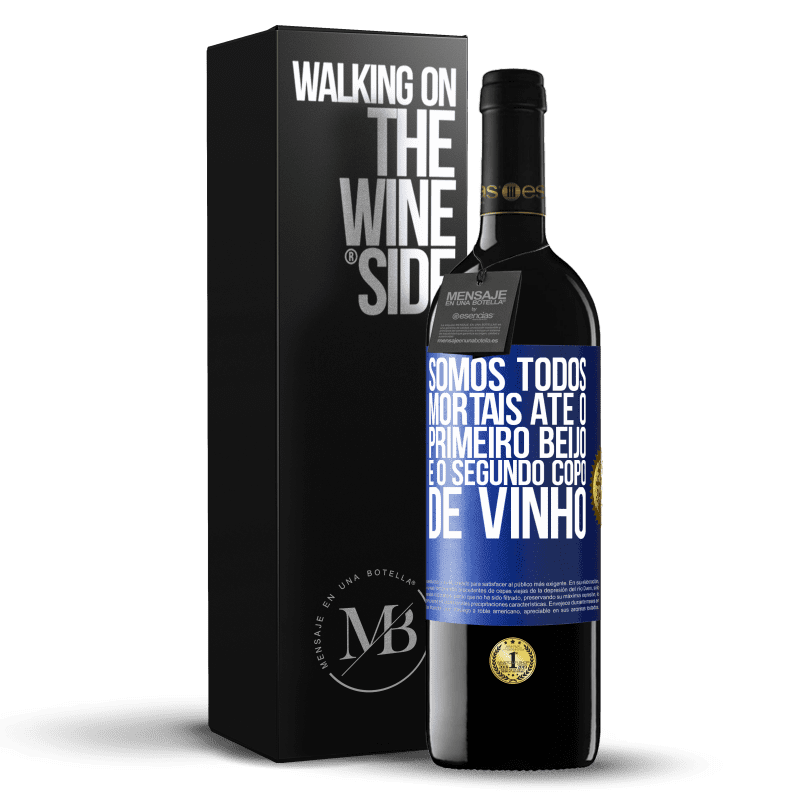 39,95 € Envio grátis | Vinho tinto Edição RED MBE Reserva Somos todos mortais até o primeiro beijo e o segundo copo de vinho Etiqueta Azul. Etiqueta personalizável Reserva 12 Meses Colheita 2015 Tempranillo