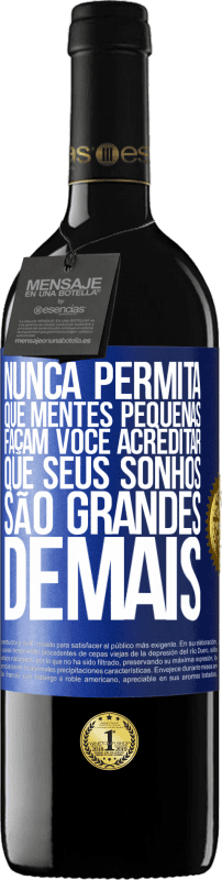 39,95 € | Vinho tinto Edição RED MBE Reserva Nunca permita que mentes pequenas façam você acreditar que seus sonhos são grandes demais Etiqueta Azul. Etiqueta personalizável Reserva 12 Meses Colheita 2015 Tempranillo