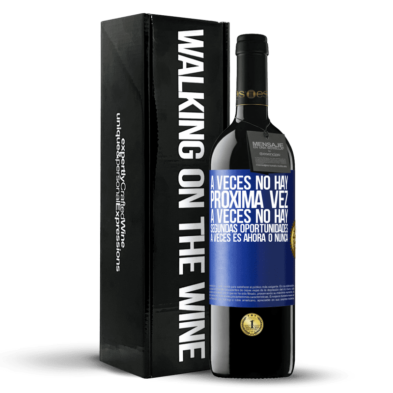 39,95 € Envío gratis | Vino Tinto Edición RED MBE Reserva A veces no hay próxima vez. A veces no hay segundas oportunidades. A veces es ahora o nunca Etiqueta Azul. Etiqueta personalizable Reserva 12 Meses Cosecha 2015 Tempranillo