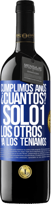 39,95 € Envío gratis | Vino Tinto Edición RED MBE Reserva Cumplimos años. ¿Cuantos? sólo 1. Los otros ya los teníamos Etiqueta Azul. Etiqueta personalizable Reserva 12 Meses Cosecha 2014 Tempranillo