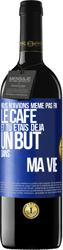 39,95 € | Vin rouge Édition RED MBE Réserve Nous n'avions même pas fini le café et tu étais déjà un but dans ma vie Étiquette Bleue. Étiquette personnalisable Réserve 12 Mois Récolte 2015 Tempranillo