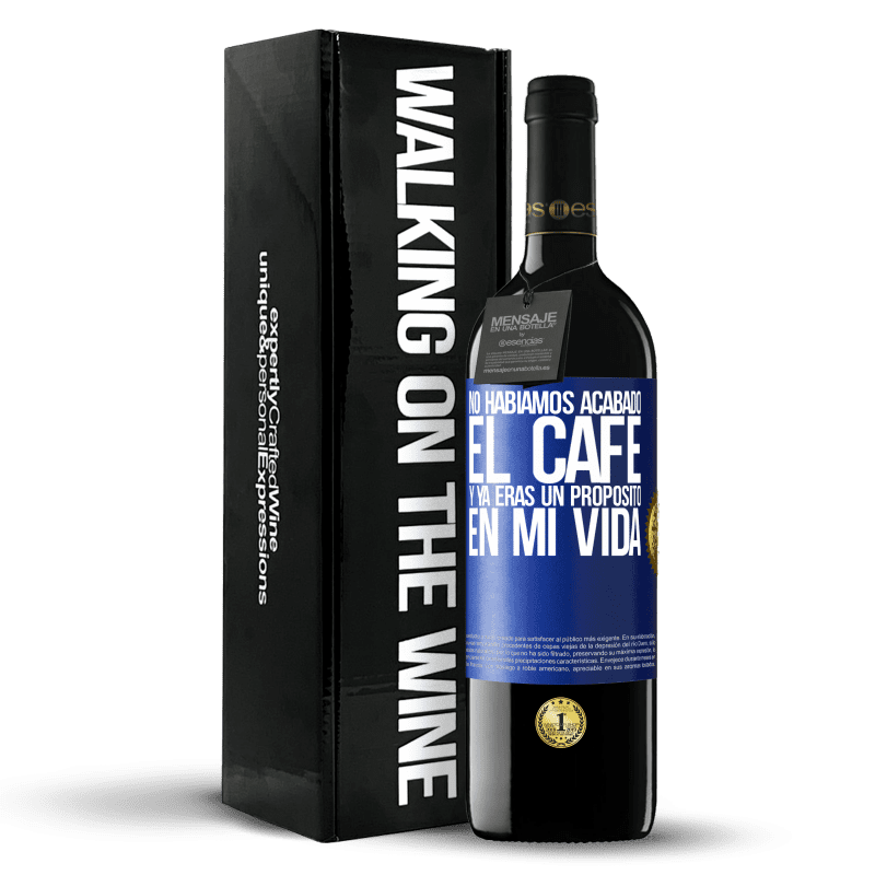 39,95 € Envío gratis | Vino Tinto Edición RED MBE Reserva No habíamos acabado el café y ya eras un propósito en mi vida Etiqueta Azul. Etiqueta personalizable Reserva 12 Meses Cosecha 2015 Tempranillo