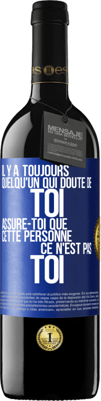 Envoi gratuit | Vin rouge Édition RED MBE Réserve Il y a toujours quelqu'un qui doute de toi. Assure-toi que cette personne ce n'est pas toi Étiquette Bleue. Étiquette personnalisable Réserve 12 Mois Récolte 2014 Tempranillo