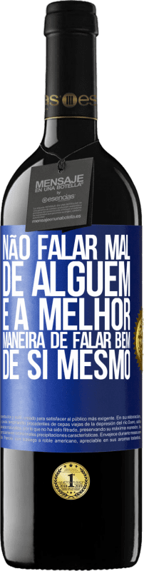 39,95 € Envio grátis | Vinho tinto Edição RED MBE Reserva Não falar mal de alguém é a melhor maneira de falar bem de si mesmo Etiqueta Azul. Etiqueta personalizável Reserva 12 Meses Colheita 2016 Tempranillo