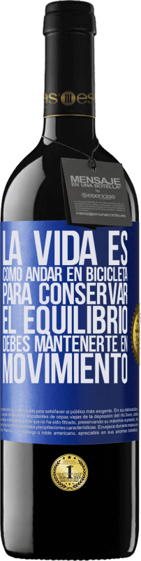 39,95 € | Vino Tinto Edición RED MBE Reserva La vida es como andar en bicicleta. Para conservar el equilibrio debes mantenerte en movimiento Etiqueta Azul. Etiqueta personalizable Reserva 12 Meses Cosecha 2016 Tempranillo