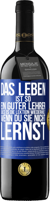 39,95 € Kostenloser Versand | Rotwein RED Ausgabe MBE Reserve Das Leben ist so ein guter Lehrer, dass es die Lektion wiederholt, wenn du sie nicht lernst Blaue Markierung. Anpassbares Etikett Reserve 12 Monate Ernte 2014 Tempranillo