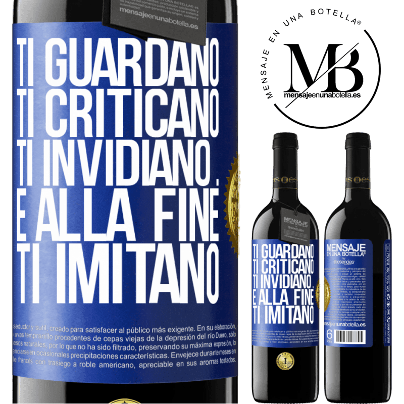 39,95 € Spedizione Gratuita | Vino rosso Edizione RED MBE Riserva Ti guardano, ti criticano, ti invidiano ... e alla fine ti imitano Etichetta Blu. Etichetta personalizzabile Riserva 12 Mesi Raccogliere 2016 Tempranillo