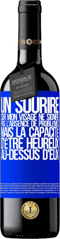39,95 € Envoi gratuit | Vin rouge Édition RED MBE Réserve Un sourire sur mon visage ne signifie pas l'absence de problèmes, mais la capacité d'être heureux au-dessus d'eux Étiquette Bleue. Étiquette personnalisable Réserve 12 Mois Récolte 2016 Tempranillo