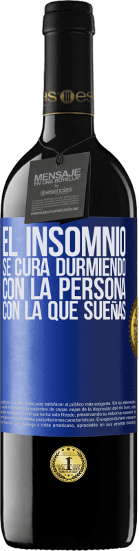 39,95 € Envío gratis | Vino Tinto Edición RED MBE Reserva El insomnio se cura durmiendo con la persona con la que sueñas Etiqueta Azul. Etiqueta personalizable Reserva 12 Meses Cosecha 2014 Tempranillo