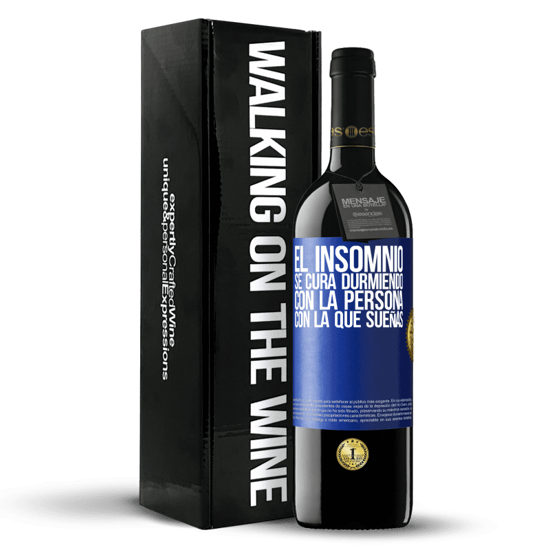 39,95 € Envío gratis | Vino Tinto Edición RED MBE Reserva El insomnio se cura durmiendo con la persona con la que sueñas Etiqueta Azul. Etiqueta personalizable Reserva 12 Meses Cosecha 2015 Tempranillo