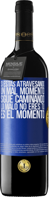 39,95 € | Vino Tinto Edición RED MBE Reserva Si estás atravesando un mal momento, sigue caminando. Lo malo no eres tú, es el momento Etiqueta Azul. Etiqueta personalizable Reserva 12 Meses Cosecha 2014 Tempranillo