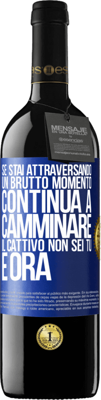 39,95 € | Vino rosso Edizione RED MBE Riserva Se stai attraversando un brutto momento, continua a camminare. Il cattivo non sei tu, è ora Etichetta Blu. Etichetta personalizzabile Riserva 12 Mesi Raccogliere 2014 Tempranillo