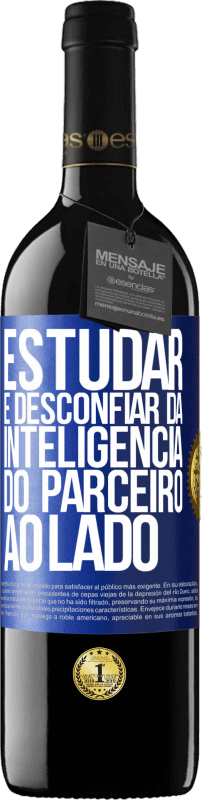 39,95 € Envio grátis | Vinho tinto Edição RED MBE Reserva Estudar é desconfiar da inteligência do parceiro ao lado Etiqueta Azul. Etiqueta personalizável Reserva 12 Meses Colheita 2016 Tempranillo
