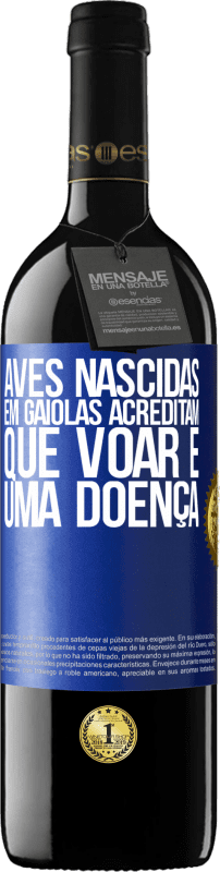 39,95 € | Vinho tinto Edição RED MBE Reserva Aves nascidas em gaiolas acreditam que voar é uma doença Etiqueta Azul. Etiqueta personalizável Reserva 12 Meses Colheita 2015 Tempranillo