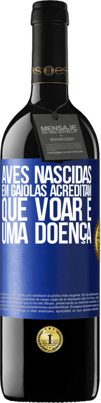 39,95 € Envio grátis | Vinho tinto Edição RED MBE Reserva Aves nascidas em gaiolas acreditam que voar é uma doença Etiqueta Azul. Etiqueta personalizável Reserva 12 Meses Colheita 2016 Tempranillo