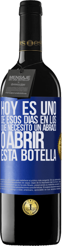 39,95 € | Vino Tinto Edición RED MBE Reserva Hoy es uno de esos días en los que necesito un abrazo, o abrir esta botella Etiqueta Azul. Etiqueta personalizable Reserva 12 Meses Cosecha 2016 Tempranillo