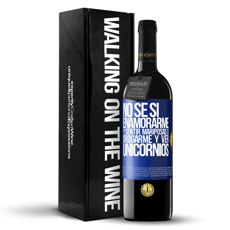 39,95 € Envío gratis | Vino Tinto Edición RED MBE Reserva No se si enamorarme y sentir mariposas o drogarme y ver unicornios Etiqueta Azul. Etiqueta personalizable Reserva 12 Meses Cosecha 2015 Tempranillo