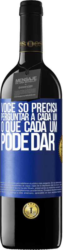 Envio grátis | Vinho tinto Edição RED MBE Reserva Você só precisa perguntar a cada um, o que cada um pode dar Etiqueta Azul. Etiqueta personalizável Reserva 12 Meses Colheita 2014 Tempranillo