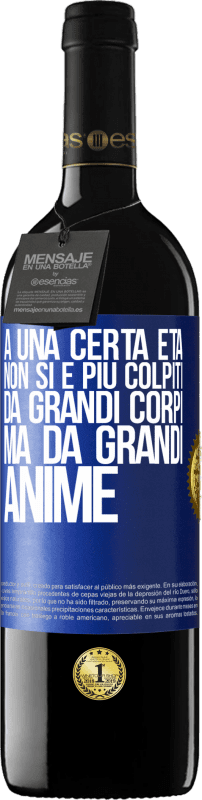 39,95 € | Vino rosso Edizione RED MBE Riserva A una certa età non si è più colpiti da grandi corpi, ma da grandi anime Etichetta Blu. Etichetta personalizzabile Riserva 12 Mesi Raccogliere 2015 Tempranillo