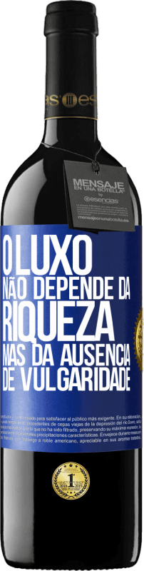 39,95 € Envio grátis | Vinho tinto Edição RED MBE Reserva O luxo não depende da riqueza, mas da ausência de vulgaridade Etiqueta Azul. Etiqueta personalizável Reserva 12 Meses Colheita 2016 Tempranillo