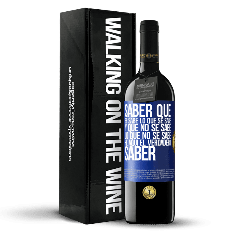 39,95 € Envío gratis | Vino Tinto Edición RED MBE Reserva Saber que se sabe lo que se sabe y que no se sabe lo que no se sabe he aquí el verdadero saber Etiqueta Azul. Etiqueta personalizable Reserva 12 Meses Cosecha 2016 Tempranillo