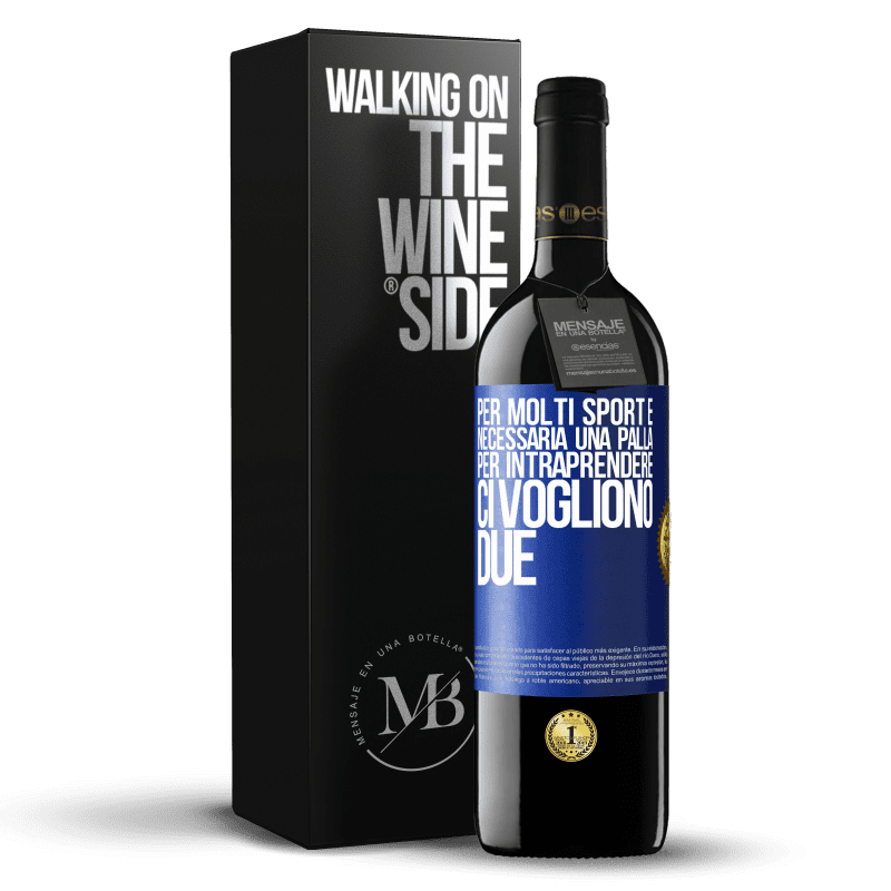 39,95 € Spedizione Gratuita | Vino rosso Edizione RED MBE Riserva Per molti sport è necessaria una palla. Per intraprendere, ci vogliono due Etichetta Blu. Etichetta personalizzabile Riserva 12 Mesi Raccogliere 2015 Tempranillo