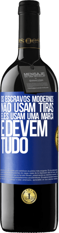 39,95 € | Vinho tinto Edição RED MBE Reserva Os escravos modernos não usam tiras. Eles usam uma marca e devem tudo Etiqueta Azul. Etiqueta personalizável Reserva 12 Meses Colheita 2016 Tempranillo