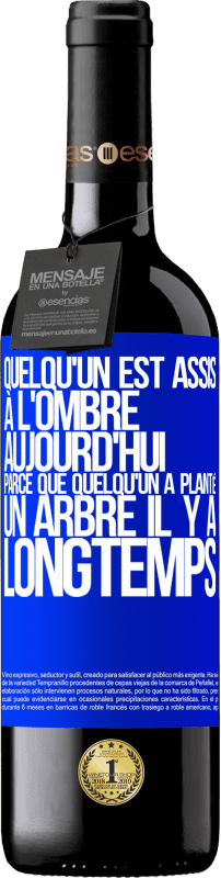 Envoi gratuit | Vin rouge Édition RED MBE Réserve Quelqu'un est assis à l'ombre aujourd'hui, parce que quelqu'un a planté un arbre il y a longtemps Étiquette Bleue. Étiquette personnalisable Réserve 12 Mois Récolte 2014 Tempranillo