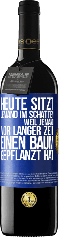 39,95 € Kostenloser Versand | Rotwein RED Ausgabe MBE Reserve Heute sitzt jemand im Schatten, weil jemand vor langer Zeit einen Baum gepflanzt hat Blaue Markierung. Anpassbares Etikett Reserve 12 Monate Ernte 2014 Tempranillo