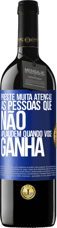 39,95 € Envio grátis | Vinho tinto Edição RED MBE Reserva Preste muita atenção às pessoas que não aplaudem quando você ganha Etiqueta Azul. Etiqueta personalizável Reserva 12 Meses Colheita 2016 Tempranillo