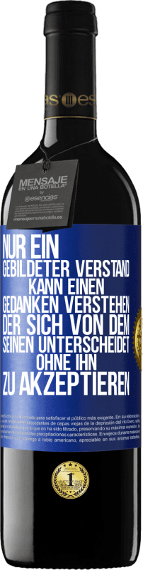 39,95 € Kostenloser Versand | Rotwein RED Ausgabe MBE Reserve Nur ein gebildeter Verstand kann einen Gedanken verstehen, der sich von dem Seinen unterscheidet, ohne ihn zu akzeptieren Blaue Markierung. Anpassbares Etikett Reserve 12 Monate Ernte 2016 Tempranillo
