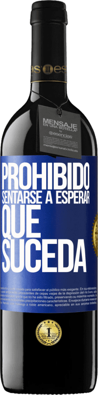 39,95 € Envío gratis | Vino Tinto Edición RED MBE Reserva Prohibido sentarse a esperar que suceda Etiqueta Azul. Etiqueta personalizable Reserva 12 Meses Cosecha 2014 Tempranillo