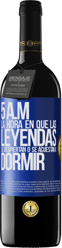 39,95 € | Vino Tinto Edición RED MBE Reserva 5 A.M. La hora en que las leyendas se despiertan o se acuestan a dormir Etiqueta Azul. Etiqueta personalizable Reserva 12 Meses Cosecha 2015 Tempranillo