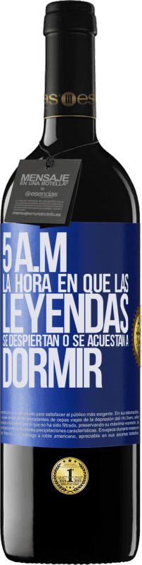 39,95 € | Vino Tinto Edición RED MBE Reserva 5 A.M. La hora en que las leyendas se despiertan o se acuestan a dormir Etiqueta Azul. Etiqueta personalizable Reserva 12 Meses Cosecha 2016 Tempranillo