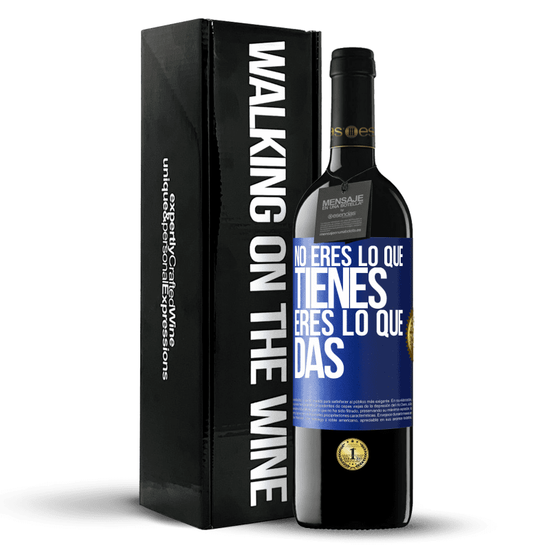 39,95 € Envío gratis | Vino Tinto Edición RED MBE Reserva No eres lo que tienes. Eres lo que das Etiqueta Azul. Etiqueta personalizable Reserva 12 Meses Cosecha 2015 Tempranillo