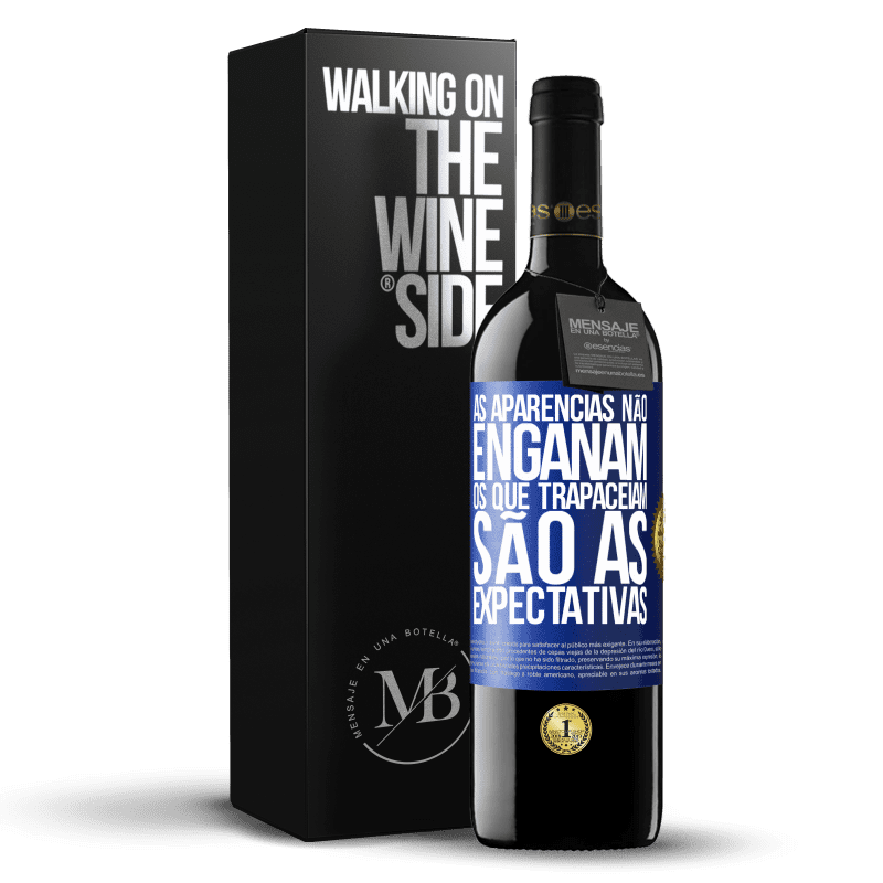 39,95 € Envio grátis | Vinho tinto Edição RED MBE Reserva As aparências não enganam. Os que trapaceiam são as expectativas Etiqueta Azul. Etiqueta personalizável Reserva 12 Meses Colheita 2015 Tempranillo