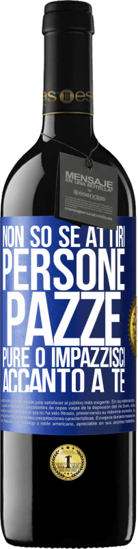 39,95 € | Vino rosso Edizione RED MBE Riserva Non so se attiri persone pazze pure o impazzisci accanto a te Etichetta Blu. Etichetta personalizzabile Riserva 12 Mesi Raccogliere 2016 Tempranillo