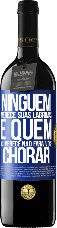39,95 € | Vinho tinto Edição RED MBE Reserva Ninguém merece suas lágrimas, e quem as merece não fará você chorar Etiqueta Azul. Etiqueta personalizável Reserva 12 Meses Colheita 2016 Tempranillo