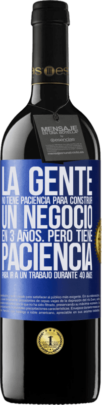 39,95 € Envío gratis | Vino Tinto Edición RED MBE Reserva La gente no tiene paciencia para construir un negocio en 3 años. Pero tiene paciencia para ir a un trabajo durante 40 años Etiqueta Azul. Etiqueta personalizable Reserva 12 Meses Cosecha 2014 Tempranillo