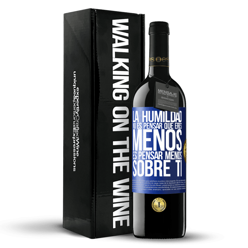 39,95 € Envío gratis | Vino Tinto Edición RED MBE Reserva La humildad no es pensar que eres menos, es pensar menos sobre ti Etiqueta Azul. Etiqueta personalizable Reserva 12 Meses Cosecha 2016 Tempranillo