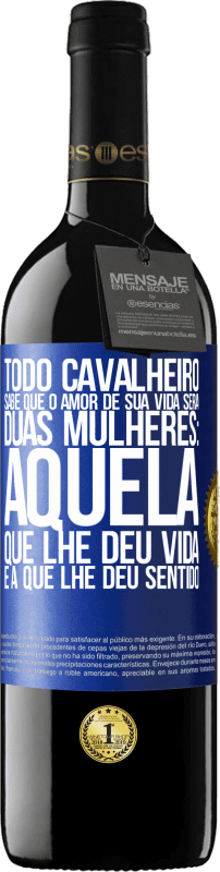 39,95 € | Vinho tinto Edição RED MBE Reserva Todo cavalheiro sabe que o amor de sua vida será duas mulheres: aquela que lhe deu vida e a que lhe deu sentido Etiqueta Azul. Etiqueta personalizável Reserva 12 Meses Colheita 2015 Tempranillo