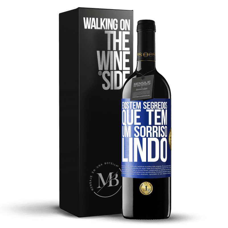 39,95 € Envio grátis | Vinho tinto Edição RED MBE Reserva Existem segredos que têm um sorriso lindo Etiqueta Azul. Etiqueta personalizável Reserva 12 Meses Colheita 2015 Tempranillo